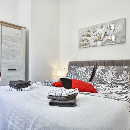 PUY Apartment 20M From Arena מראה חיצוני תמונה