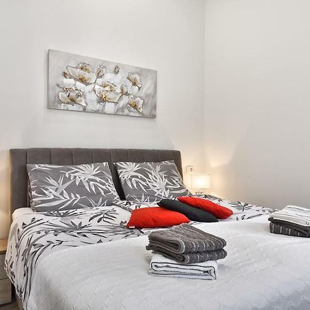 PUY Apartment 20M From Arena מראה חיצוני תמונה