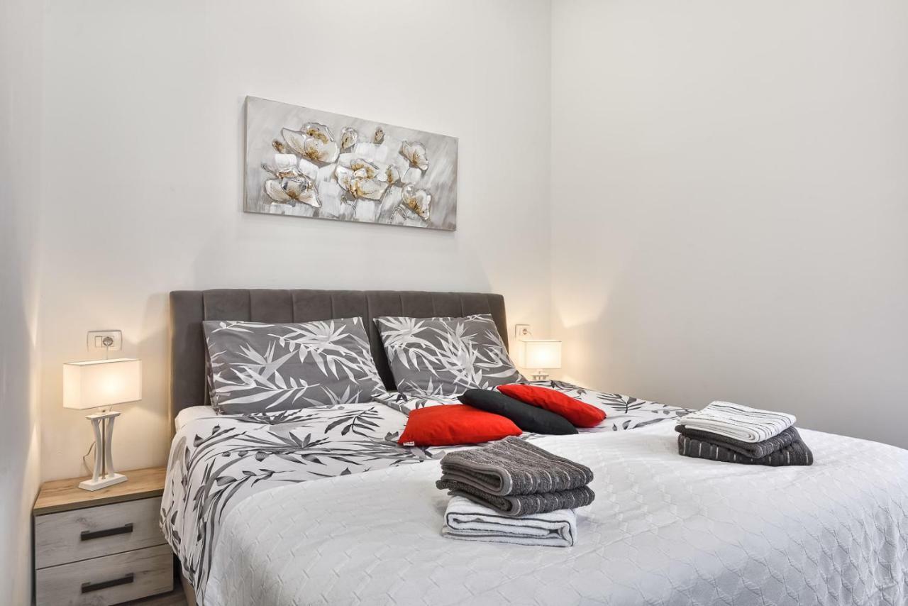 PUY Apartment 20M From Arena מראה חיצוני תמונה